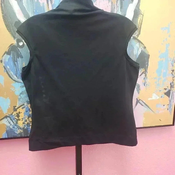 Classiques Entier Black Sleeveless Crop Top - Picture 2 of 4